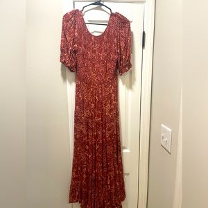 Vici midi dress with scooped back and smocked sleeves